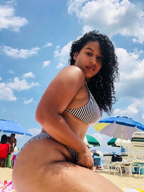 ThiqueMami erotic pornstar gallery