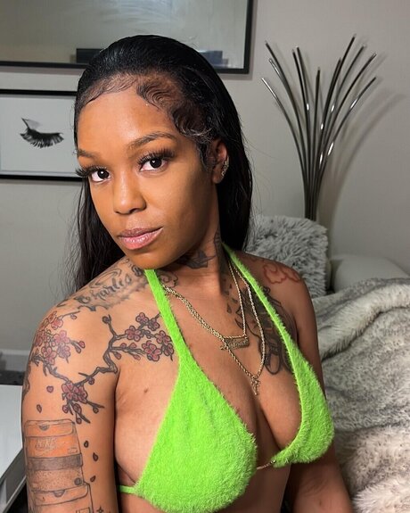 Minivee nude actress picture