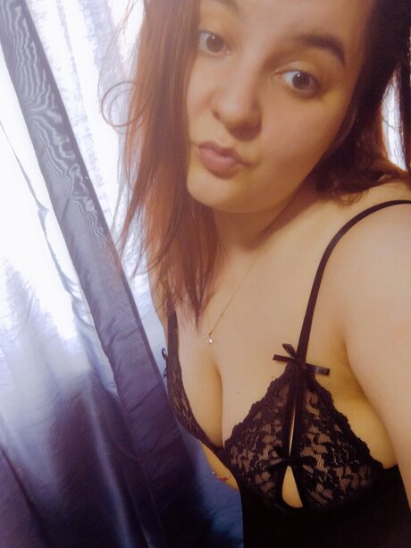 Ella83 naked model picture