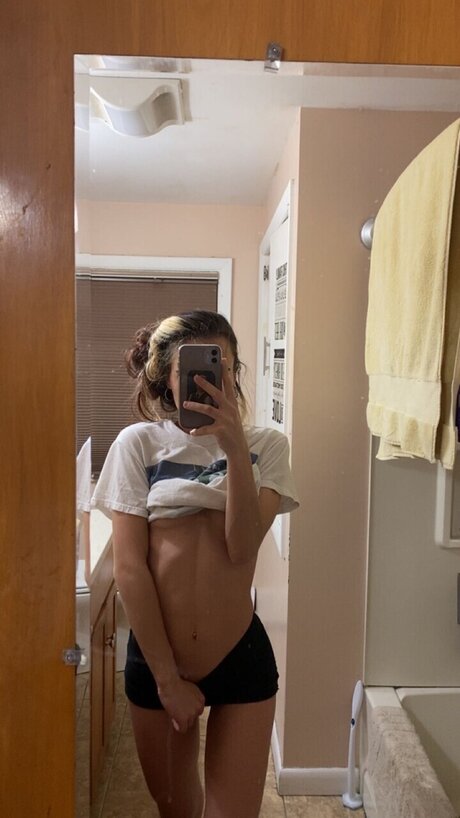 LolaBanks pornographic model pics