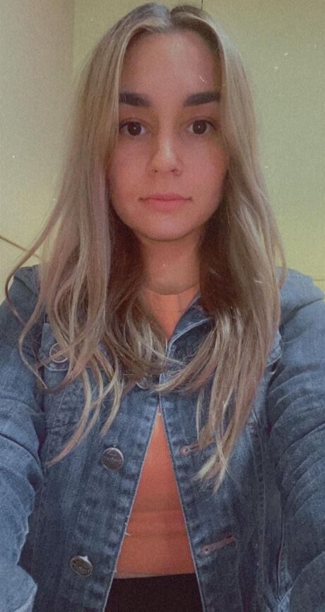 Brenda Isaac exclusive model image