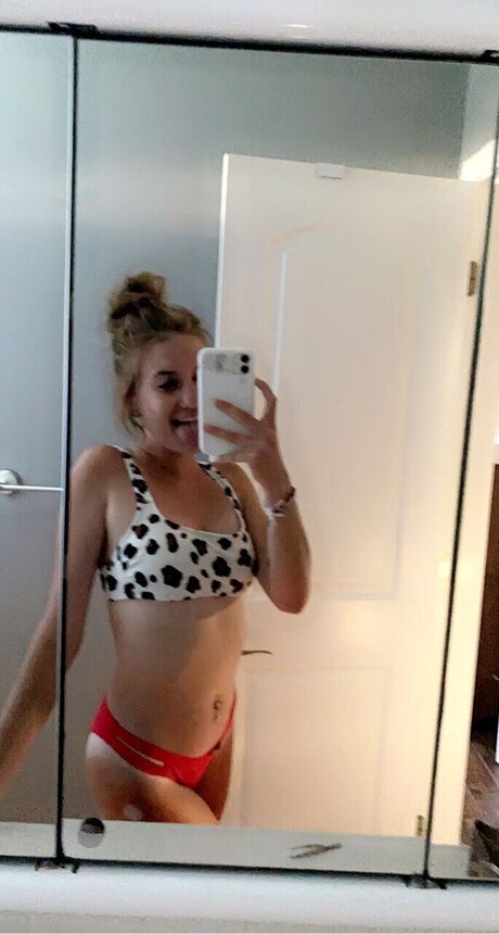 Adriana Lynae beautiful model pictures