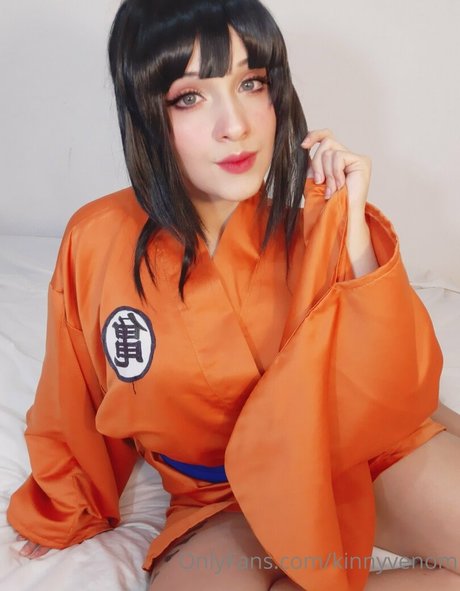 kinnyvenom model naked image