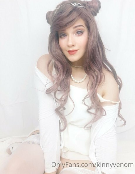 kinnyvenom xxx model image