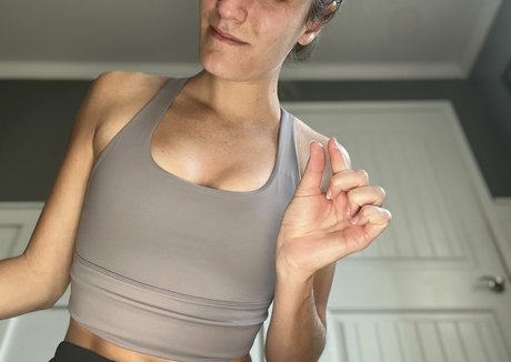 giantesstara naked model galleries