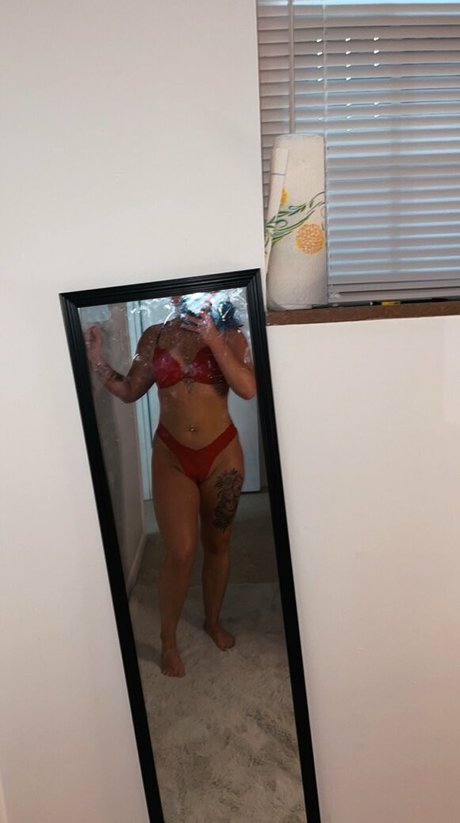 tatteddel high quality model photo