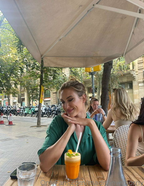 lucy love98 star hd pictures