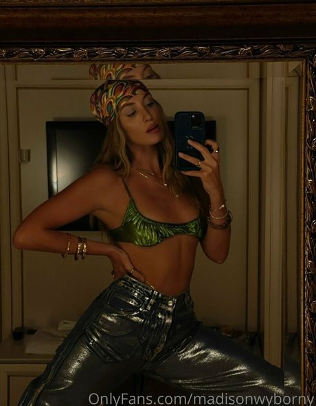 lucy love98 pornographic actress photos