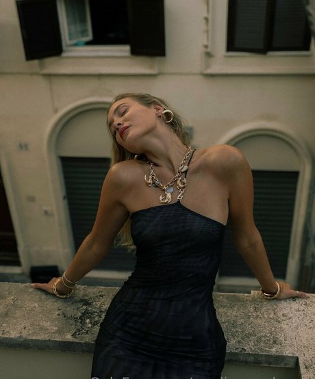 lucy love98 porn actress image