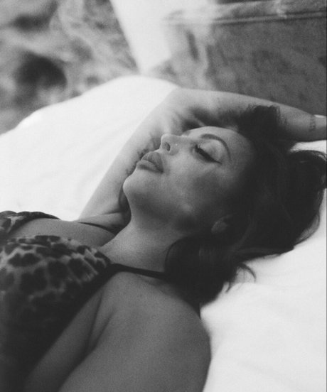 Jesy Nelson star adult picture