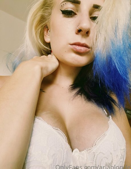 ariablonde star hot pics