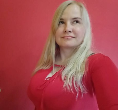 Dejana Savi art model gallery