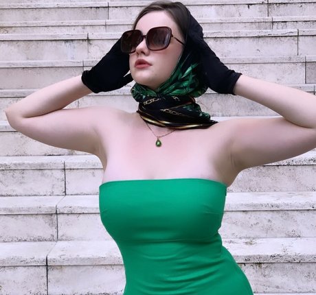 Isabel Ardley nude model img