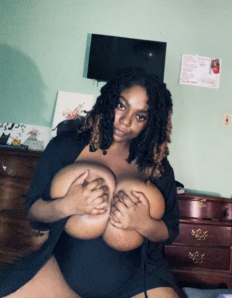 MoodyTaylor model high quality img