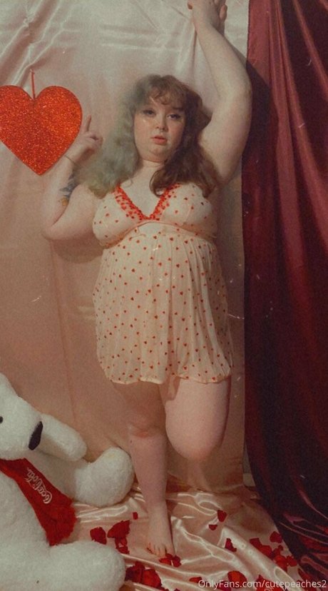 cutepeaches2 naked model image