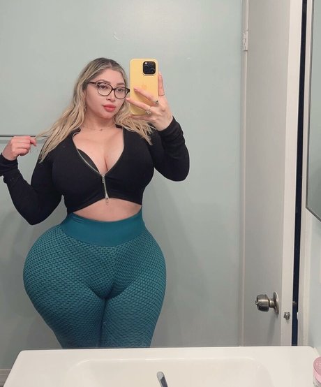 Desiy Garcia pretty star image