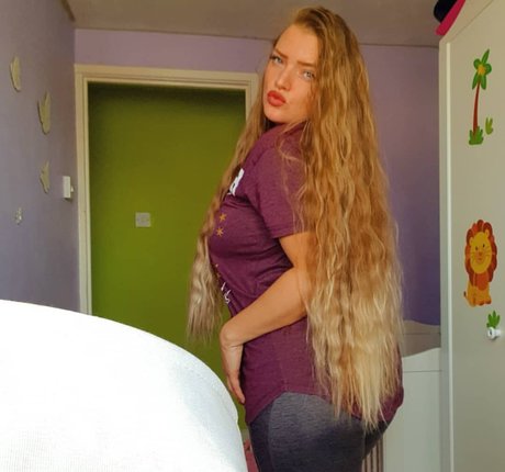 Bonnie Roberts model sexy gallery