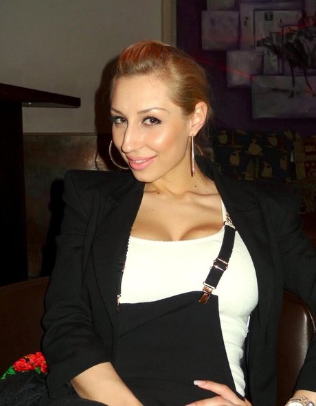 Sexy Venera hot model images