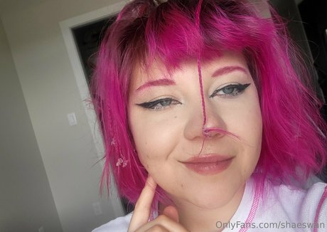 shaeswan nude model image