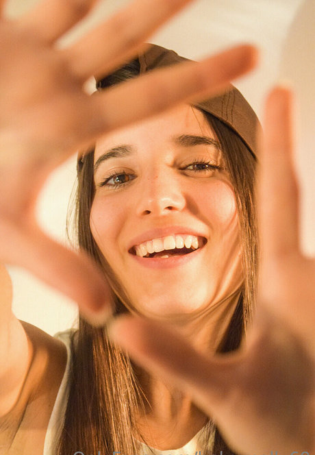 wonder molly model sexy pic