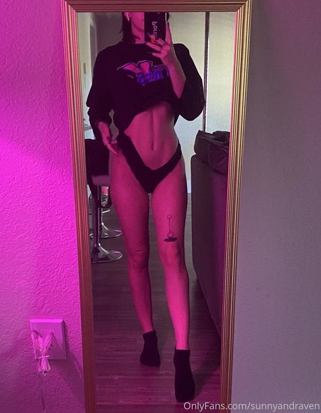 ravengoeswild naked model picture