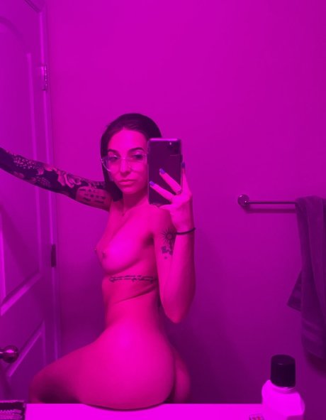 ravengoeswild model sexy pics