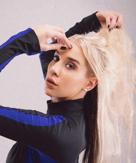 Lucila Villar naked pornstar image