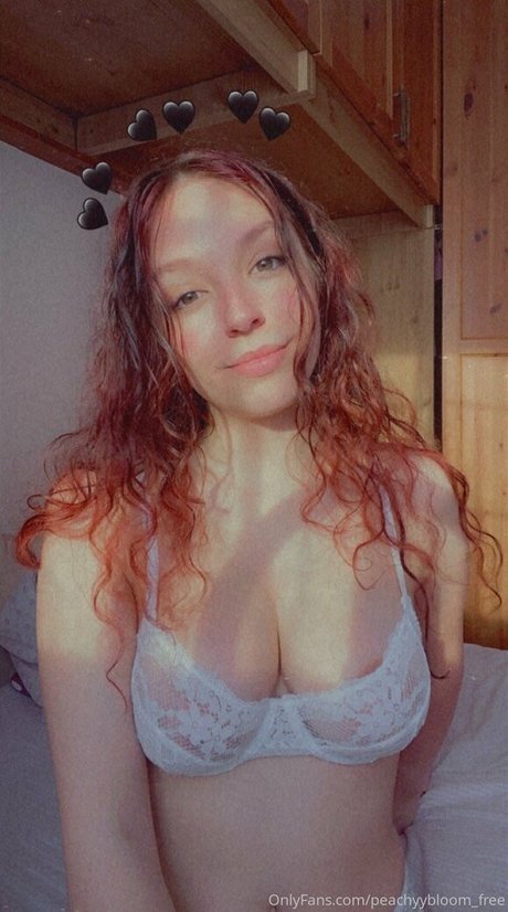 peachyybloom free pornstar high quality image