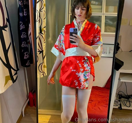 ashamok nude star photos