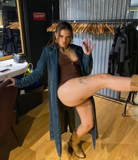 Mae Muller exclusive pornstar gallery