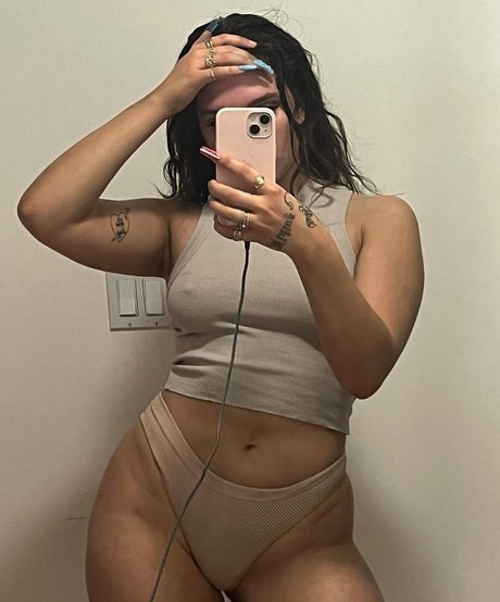 Mae Muller star free photos