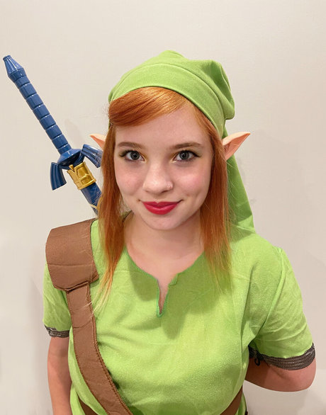 redpandaeyes pornographic model photo