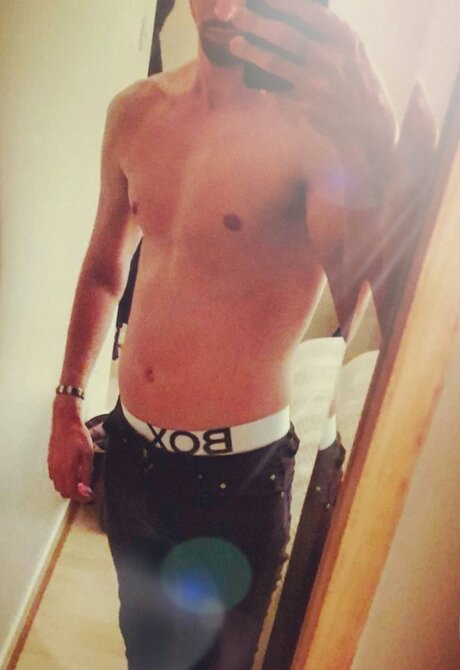 MaxHydraxxx model sexy pics