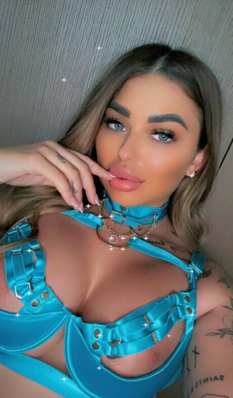 Curvy Tattooed Goddess best model gallery