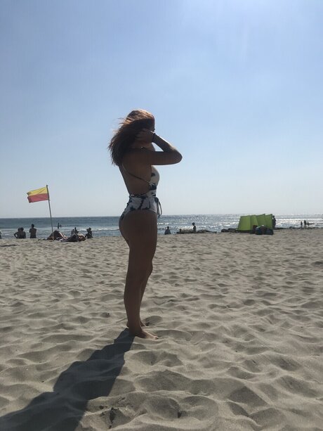 Rebecca Adams model adult pic