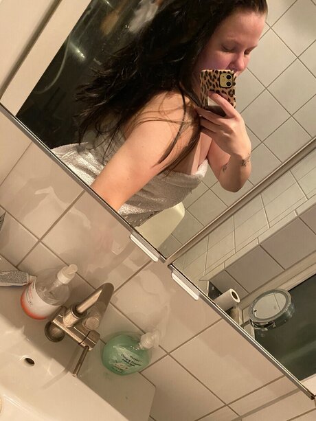 SophieX xxx model image