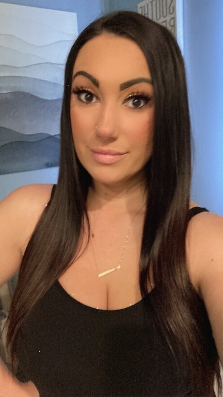 Brooke P pretty model image