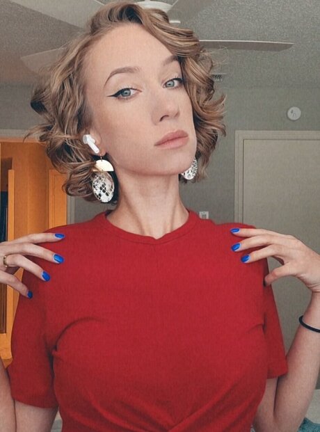 vi0l3tt erotic actress picture