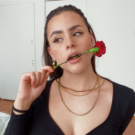 Ivana Decont star pretty pics