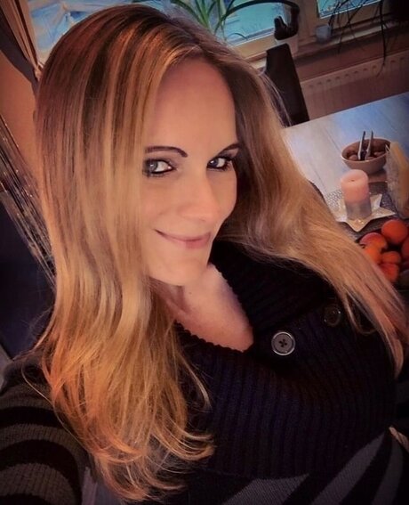 SweetMoni nice actress picture