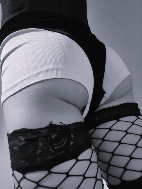 Happenis Mandy adult model images