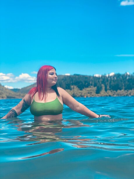 u207612956 erotic actress picture