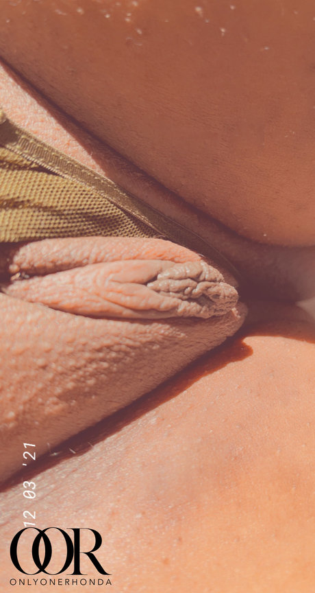 Only One Rhonda model xxx pic