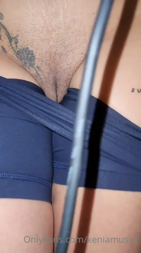 Keniamusicr naked model photo