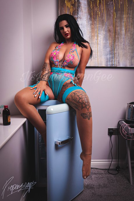 Not in Use Queenie sexy model gallery