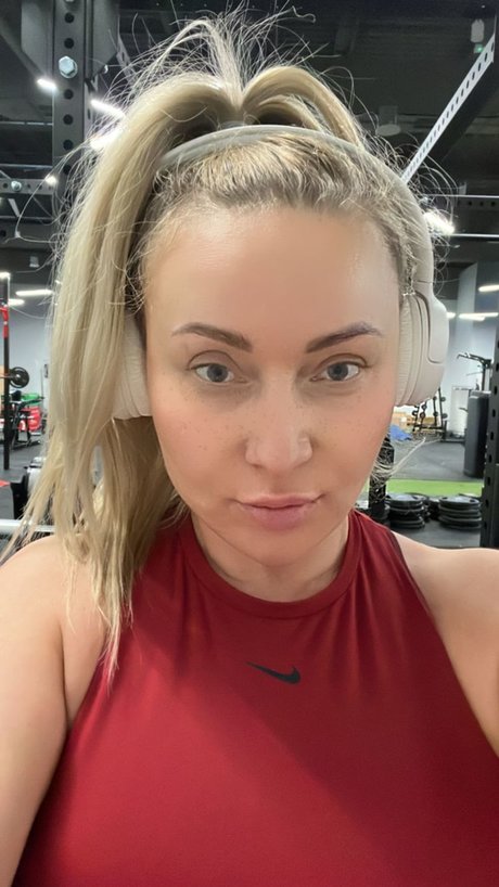 Annaka sex model picture