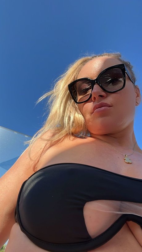 Annaka naked model pictures