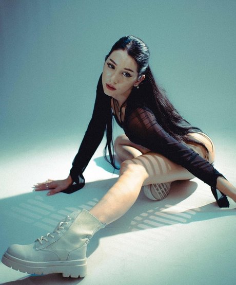 Nami Mami Lune free pornstar pic