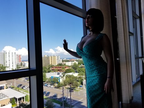 Larkin Love pornographic model gallery