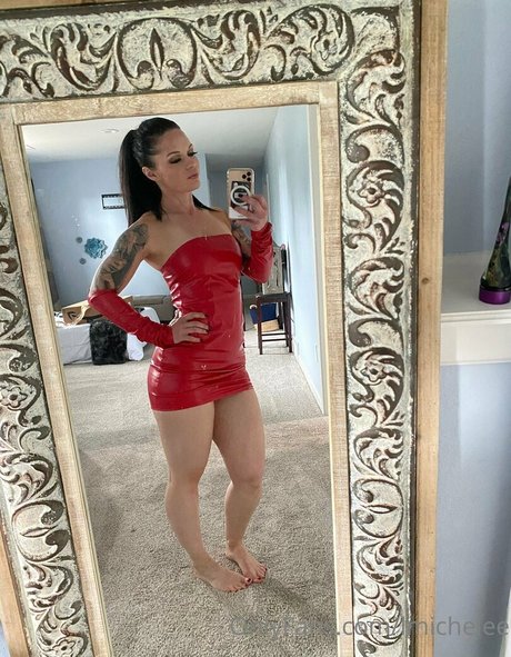 lmichelee erotic model photos